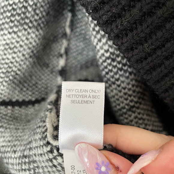 Banana Republic Western Made with Italian Yarn Merino Wool Cardigan Size Medium - Picture 9 of 12